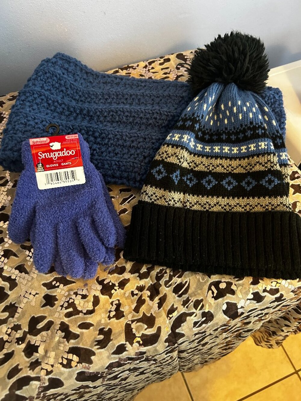 Winter Knit Set – Royal Blue, Black & White – Hat, Scarf & Gloves – Excellent Co